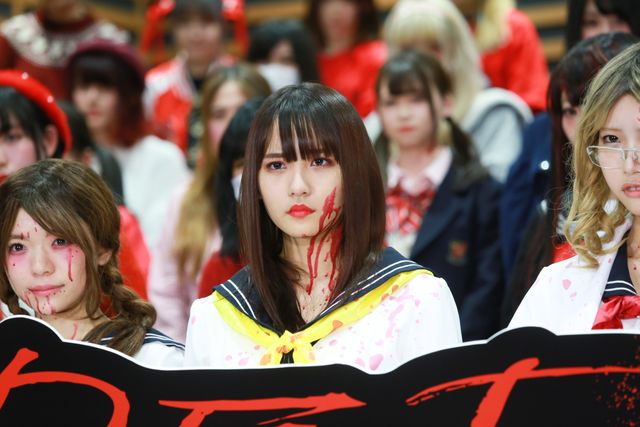 浅川梨奈、チェーンソーを手に登場！『血まみれスケバンチェーンソーRED』完成披露イベント（15枚目）