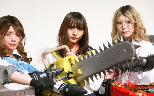 浅川梨奈、チェーンソーを手に登場！『血まみれスケバンチェーンソーRED』完成披露イベント（17枚目）