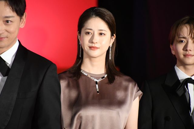 背中見せドレスで魅了！永野芽郁、芦田愛菜、仲里依紗、松本若菜、小沢真珠が美の競演『はたらく細胞』細胞大集合プレミア（14枚目）