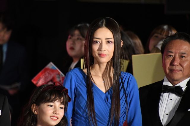 背中見せドレスで魅了！永野芽郁、芦田愛菜、仲里依紗、松本若菜、小沢真珠が美の競演『はたらく細胞』細胞大集合プレミア（15枚目）