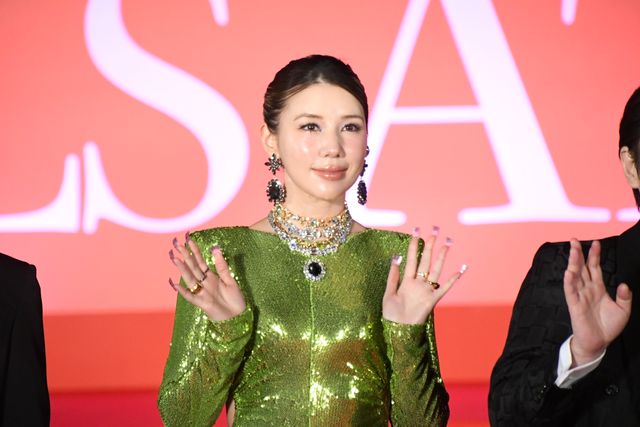 背中見せドレスで魅了！永野芽郁、芦田愛菜、仲里依紗、松本若菜、小沢真珠が美の競演『はたらく細胞』細胞大集合プレミア（25枚目）