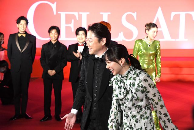 背中見せドレスで魅了！永野芽郁、芦田愛菜、仲里依紗、松本若菜、小沢真珠が美の競演『はたらく細胞』細胞大集合プレミア（34枚目）