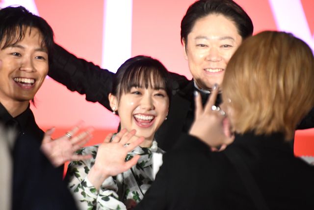 背中見せドレスで魅了！永野芽郁、芦田愛菜、仲里依紗、松本若菜、小沢真珠が美の競演『はたらく細胞』細胞大集合プレミア（47枚目）