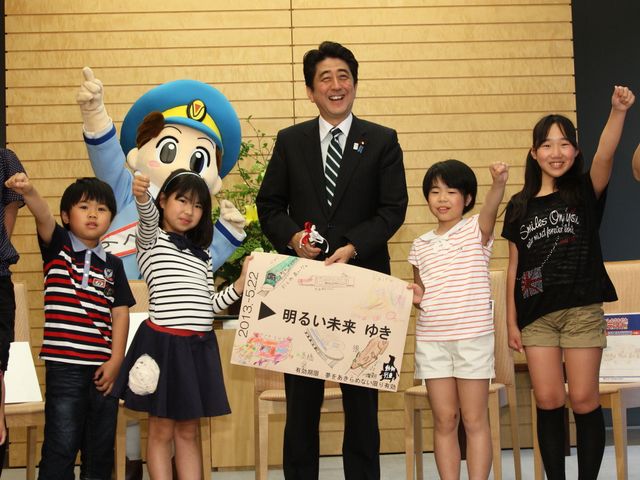 映画『れっしゃだいこうしん ザ☆ムービー しんかんせんとたのしいでんしゃたち』首相官邸訪問ギャラリー：フォトギャラリー