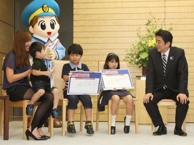 映画『れっしゃだいこうしん ザ☆ムービー しんかんせんとたのしいでんしゃたち』首相官邸訪問ギャラリー（6枚目）