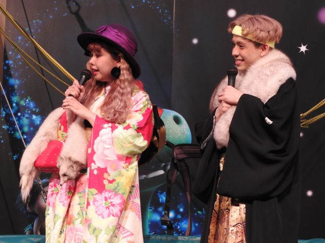 ぺこ＆りゅうちぇる、ド派手な晴れ着＆袴で登場！フォトギャラリー（5枚目）