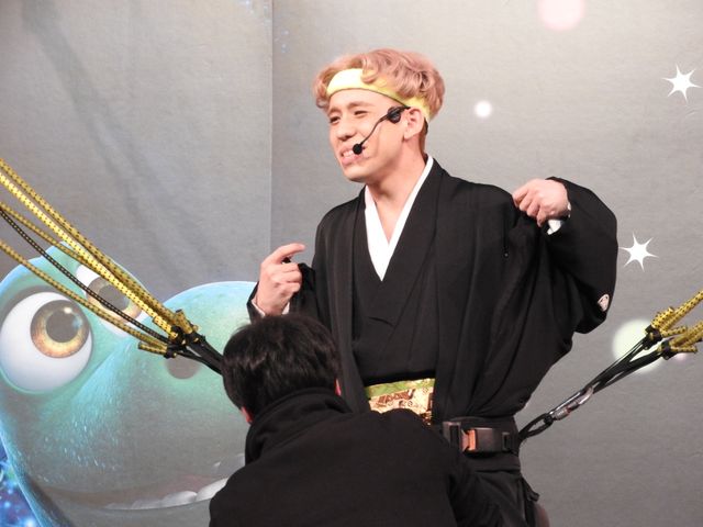 ぺこ＆りゅうちぇる、ド派手な晴れ着＆袴で登場！フォトギャラリー（18枚目）