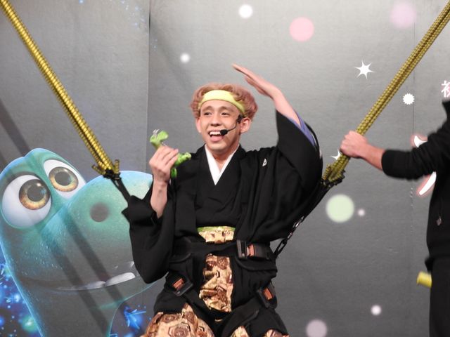 ぺこ＆りゅうちぇる、ド派手な晴れ着＆袴で登場！フォトギャラリー（26枚目）