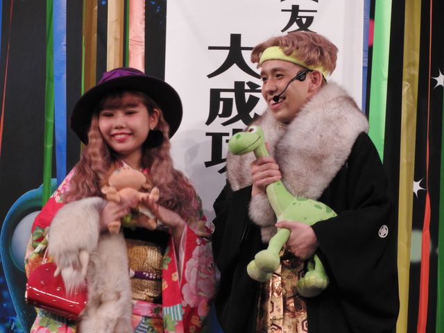 ぺこ＆りゅうちぇる、ド派手な晴れ着＆袴で登場！フォトギャラリー（30枚目）