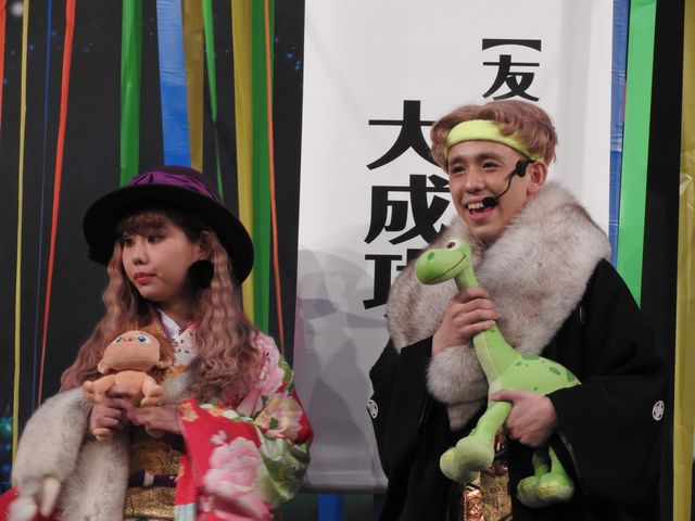 ぺこ＆りゅうちぇる、ド派手な晴れ着＆袴で登場！フォトギャラリー（31枚目）