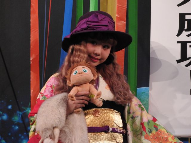 ぺこ＆りゅうちぇる、ド派手な晴れ着＆袴で登場！フォトギャラリー（35枚目）