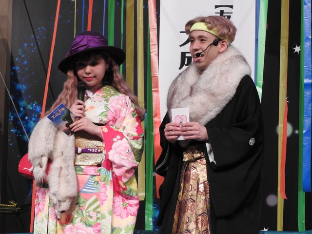 ぺこ＆りゅうちぇる、ド派手な晴れ着＆袴で登場！フォトギャラリー（38枚目）
