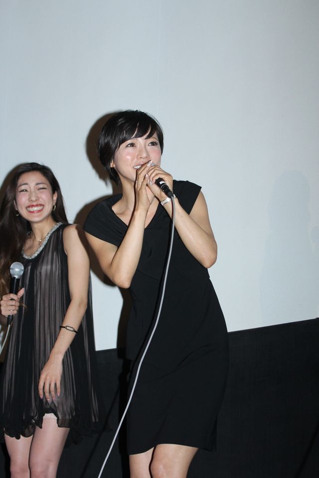 釈由美子の美脚がちらり！フォトギャラリー：フォトギャラリー