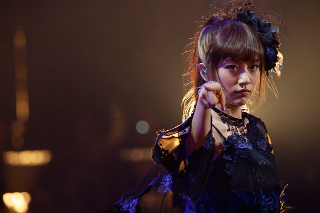 高橋みなみ、初ソロコンサートに西川貴教登場！フォトギャラリー（4枚目）