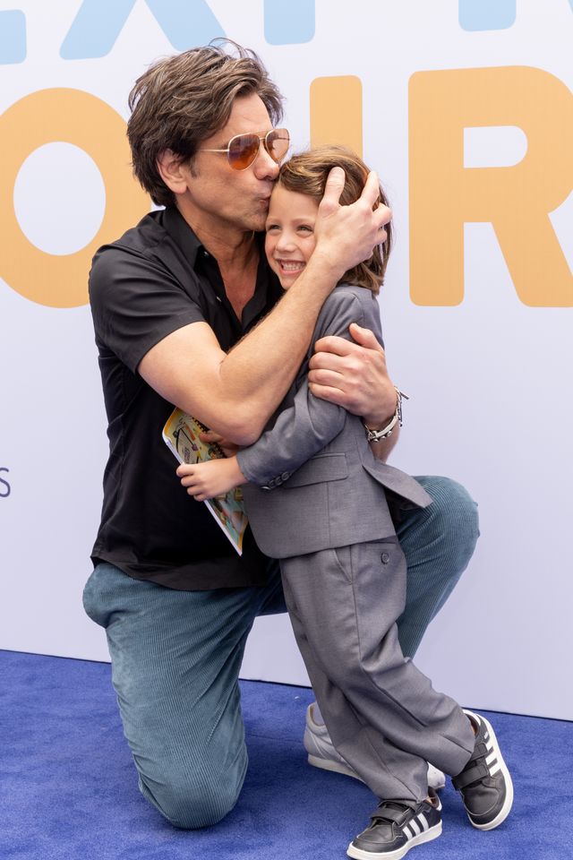 ジョン・ステイモス一家（3枚目）