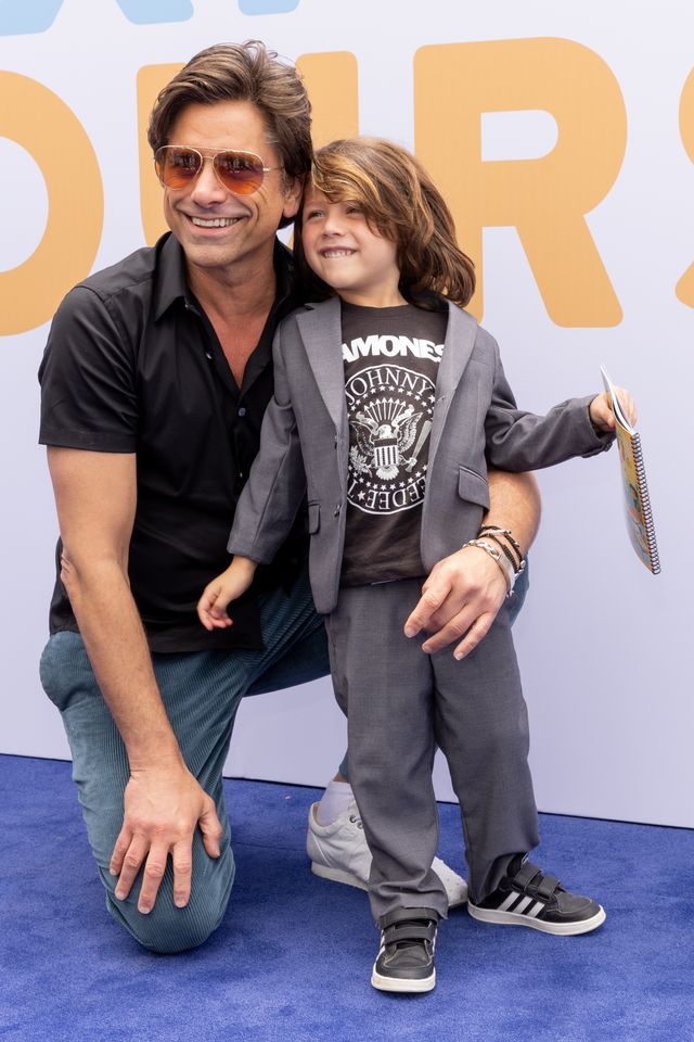 ジョン・ステイモス一家（5枚目）