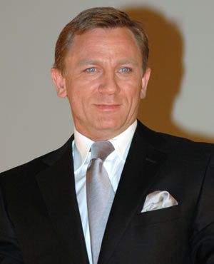 『007/慰めの報酬』でジェームズ・ボンドを演じるダニエル・クレイグ