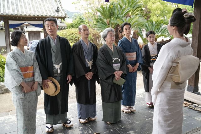 法事へ…「ブギウギ」第20回の場面写真（2枚目）