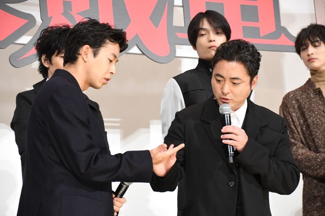 山田孝之、仲野太賀ら16名集結『十一人の賊軍』初日舞台挨拶（2枚目）