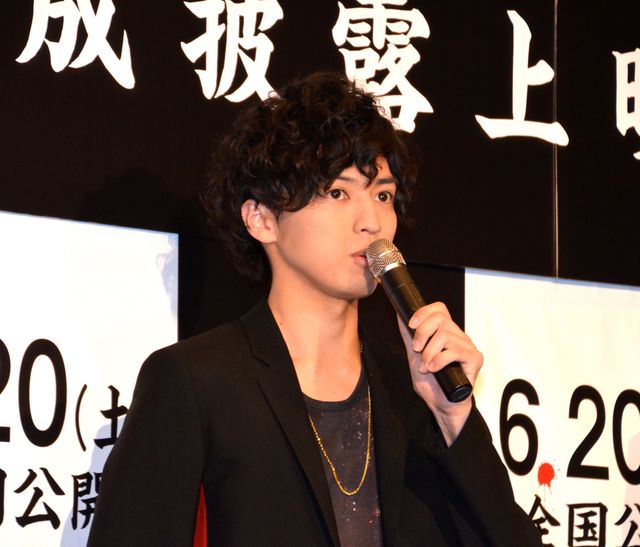 平愛梨、『呪怨』伽椰子＆俊雄と仲良く舞台あいさつ！フォトギャラリー（2枚目）