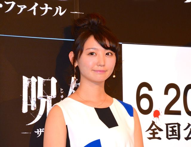 平愛梨、『呪怨』伽椰子＆俊雄と仲良く舞台あいさつ！フォトギャラリー（4枚目）