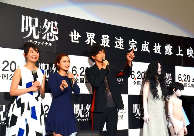 平愛梨、『呪怨』伽椰子＆俊雄と仲良く舞台あいさつ！フォトギャラリー（10枚目）