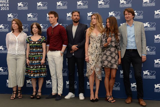 『レミゼ』エディ・レッドメイン、妻と手をつないでベネチアに登場！フォトギャラリー（2枚目）