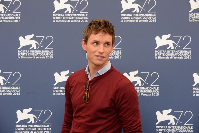 『レミゼ』エディ・レッドメイン、妻と手をつないでベネチアに登場！フォトギャラリー（14枚目）