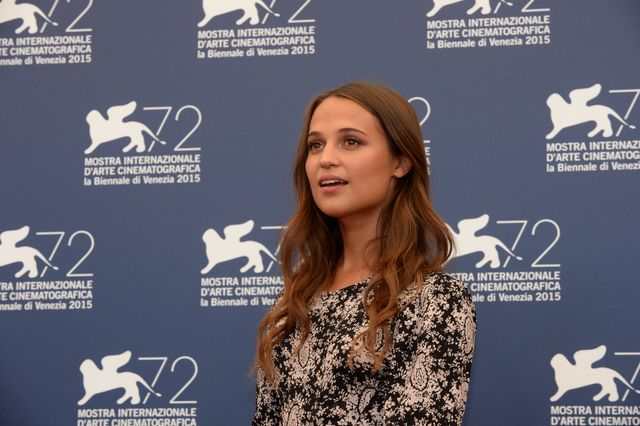 『レミゼ』エディ・レッドメイン、妻と手をつないでベネチアに登場！フォトギャラリー（18枚目）