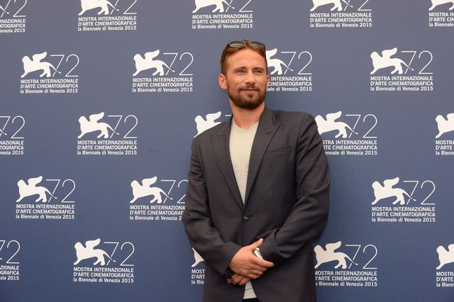 『レミゼ』エディ・レッドメイン、妻と手をつないでベネチアに登場！フォトギャラリー（20枚目）