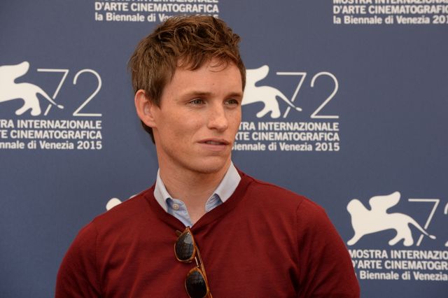 『レミゼ』エディ・レッドメイン、妻と手をつないでベネチアに登場！フォトギャラリー（23枚目）