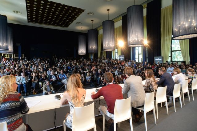 『レミゼ』エディ・レッドメイン、妻と手をつないでベネチアに登場！フォトギャラリー（30枚目）