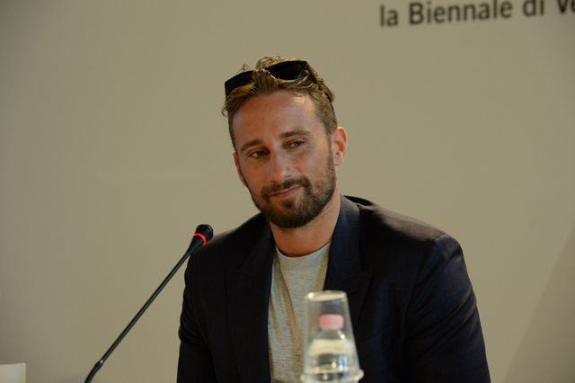 『レミゼ』エディ・レッドメイン、妻と手をつないでベネチアに登場！フォトギャラリー（31枚目）