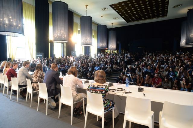 『レミゼ』エディ・レッドメイン、妻と手をつないでベネチアに登場！フォトギャラリー（37枚目）