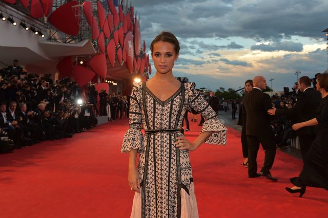 『レミゼ』エディ・レッドメイン、妻と手をつないでベネチアに登場！フォトギャラリー（70枚目）