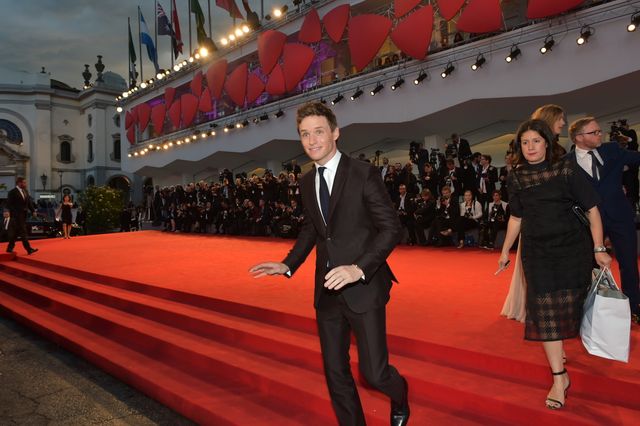 『レミゼ』エディ・レッドメイン、妻と手をつないでベネチアに登場！フォトギャラリー（71枚目）