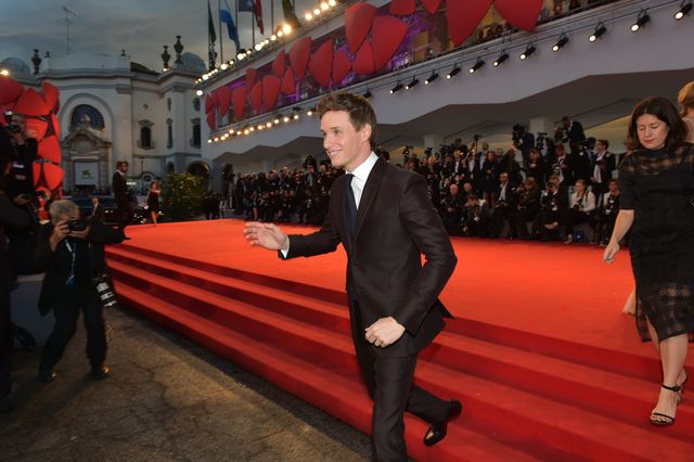 『レミゼ』エディ・レッドメイン、妻と手をつないでベネチアに登場！フォトギャラリー（75枚目）