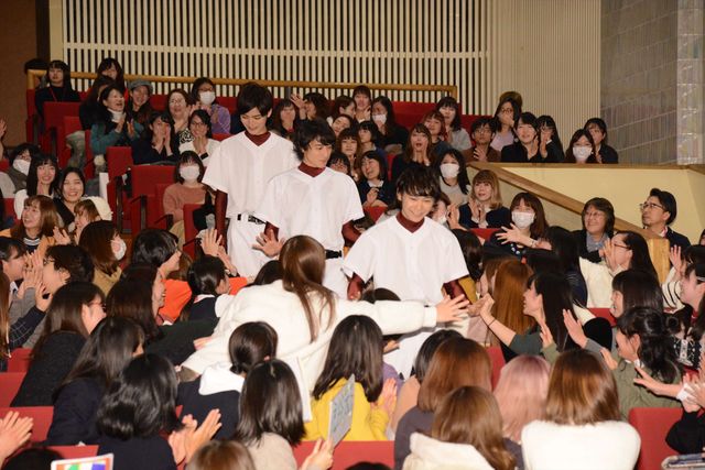 須賀健太、小関裕太、山本涼介らイケメンキャストが野球ユニフォームで登場！：フォトギャラリー