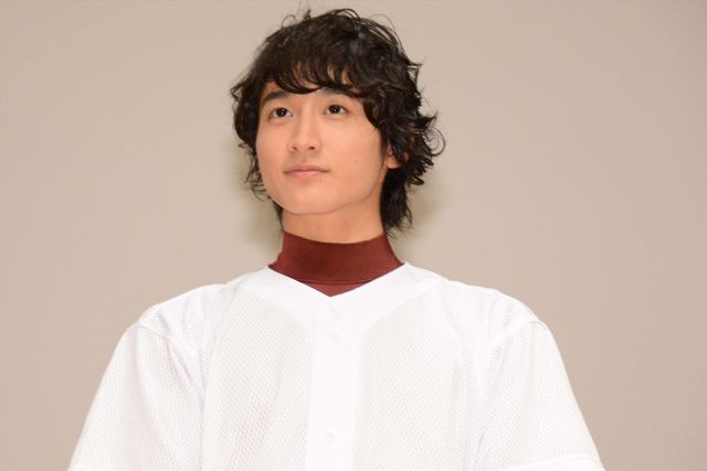 須賀健太、小関裕太、山本涼介らイケメンキャストが野球ユニフォームで登場！（4枚目）