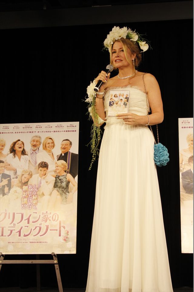 カイヤ、ウエディングドレス姿で大暴露！フォトギャラリー：フォトギャラリー