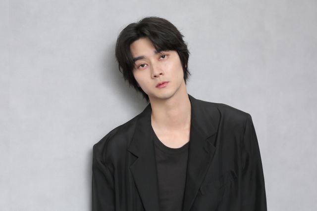 山崎賢人＆柳俊太郎、超仲良し！撮りおろしインタビューカット＜7枚＞（3枚目）