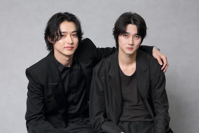 山崎賢人＆柳俊太郎、超仲良し！撮りおろしインタビューカット＜7枚＞（4枚目）