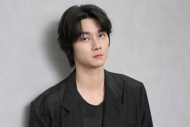 山崎賢人＆柳俊太郎、超仲良し！撮りおろしインタビューカット＜7枚＞（7枚目）