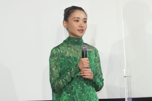 夫婦役の柄本佑＆黒木華！『先生、私の隣に座っていただけませんか？』完成報告会（16枚目）