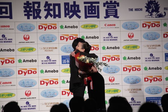 EXILEのHIROが三代目JSB登坂広臣を祝福！第39回報知映画賞フォトギャラリー（10枚目）