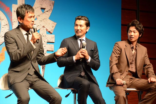 江口洋介、本木雅弘、仲間由紀恵、綾野剛、堤幸彦監督がそろった！映画『天空の蜂』完成報告会見フォトギャラリー（2枚目）