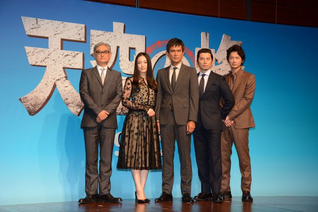 江口洋介、本木雅弘、仲間由紀恵、綾野剛、堤幸彦監督がそろった！映画『天空の蜂』完成報告会見フォトギャラリー（6枚目）
