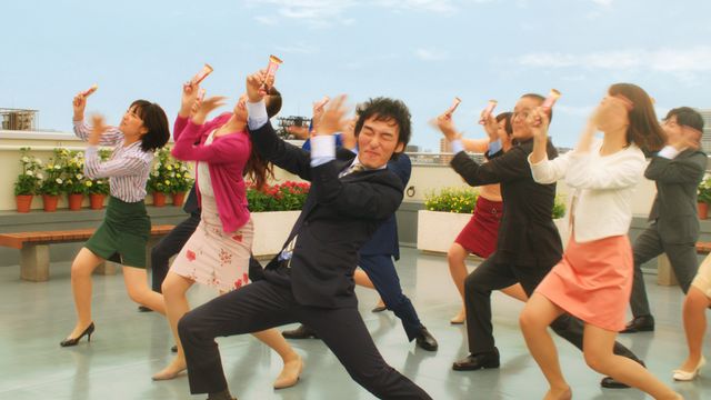 何て楽しそうなんだ…！草なぎ剛「1本満足バー」新CMフォトギャラリー：フォトギャラリー