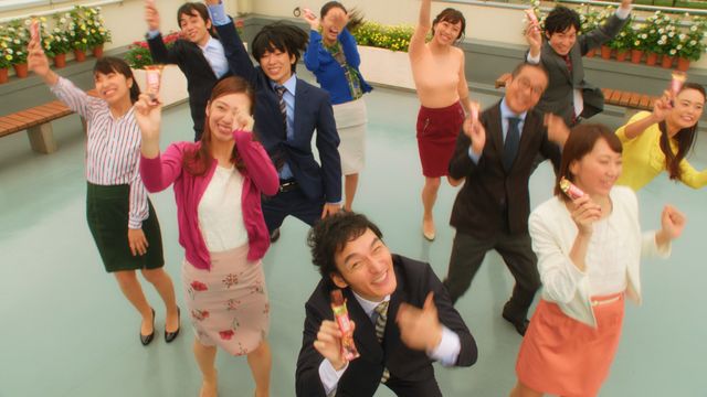 何て楽しそうなんだ…！草なぎ剛「1本満足バー」新CMフォトギャラリー（4枚目）