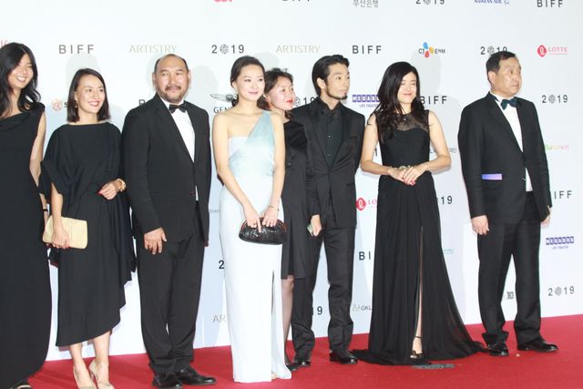 綾野剛、森山未來、チョン・ウソンら　第24回釜山国際映画祭レッドカーペット華やかに彩る（11枚目）